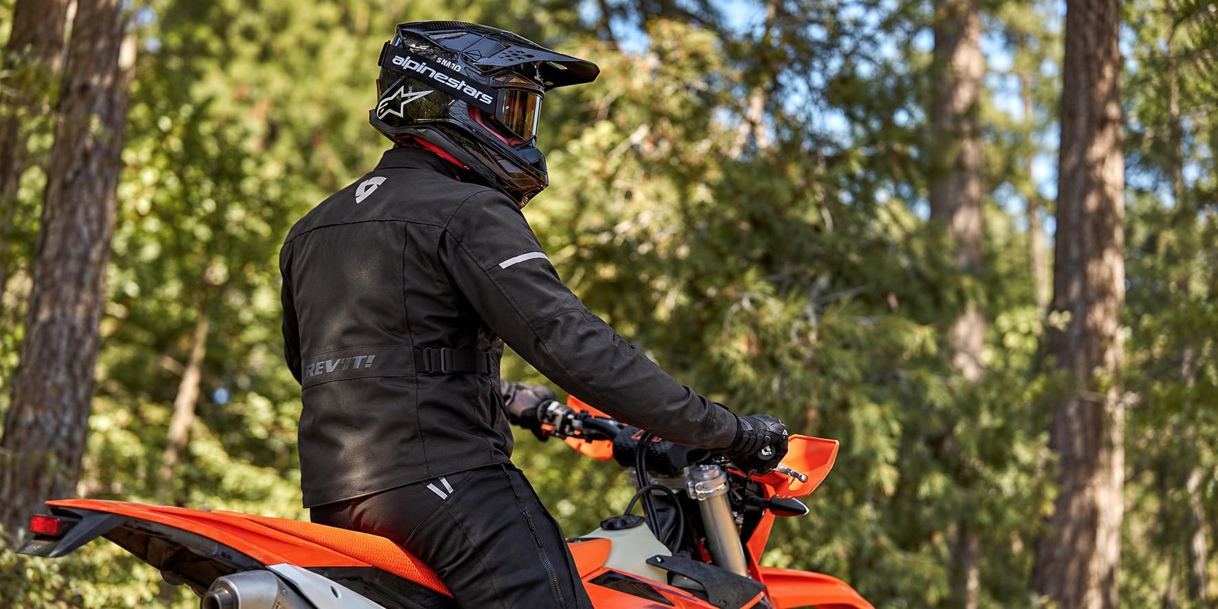 Tekstilna motociklistička jakna za jesen: membrana, ventilacija i termo podstava